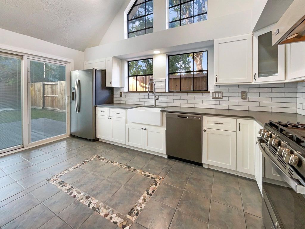 Photo of 9919 Pale Star Drive, Houston, TX 77064 (MLS # 55347167)