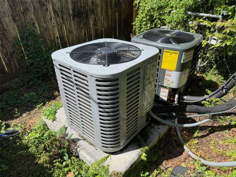 Tiny photo for 2804 Arlington Street, Houston, TX 77008 (MLS # 76848339)