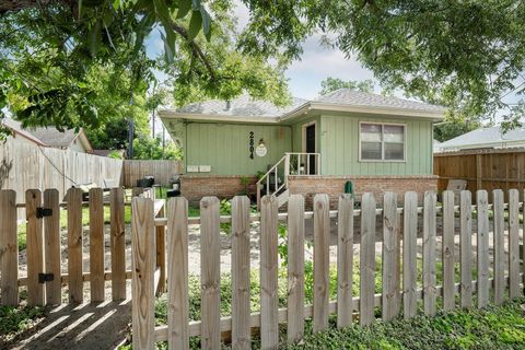 Photo of 2804 Arlington Street, Houston, TX 77008 (MLS # 76848339)