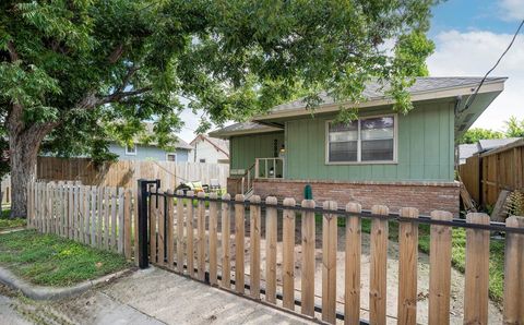 Tiny photo for 2804 Arlington Street, Houston, TX 77008 (MLS # 76848339)