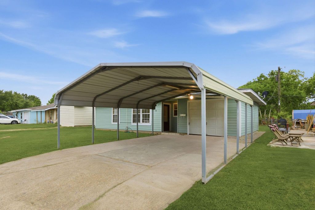 Photo of 609 Jennings Street, Texas City, TX 77590 (MLS # 47358622)