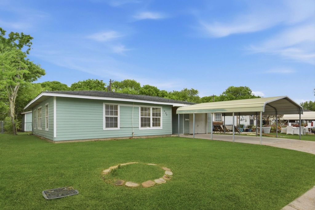 Photo of 609 Jennings Street, Texas City, TX 77590 (MLS # 47358622)