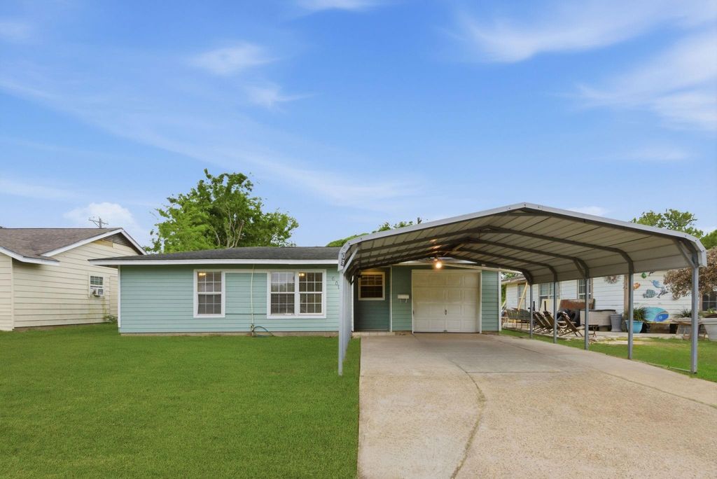 Photo of 609 Jennings Street, Texas City, TX 77590 (MLS # 47358622)
