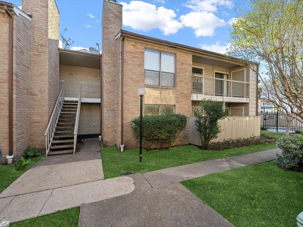 Photo of 2120 Wilcrest Drive #122, Houston, TX 77042 (MLS # 58183344)