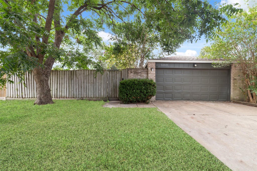 Photo of 10819 Berry Tree Drive, Houston, TX 77064 (MLS # 18879380)