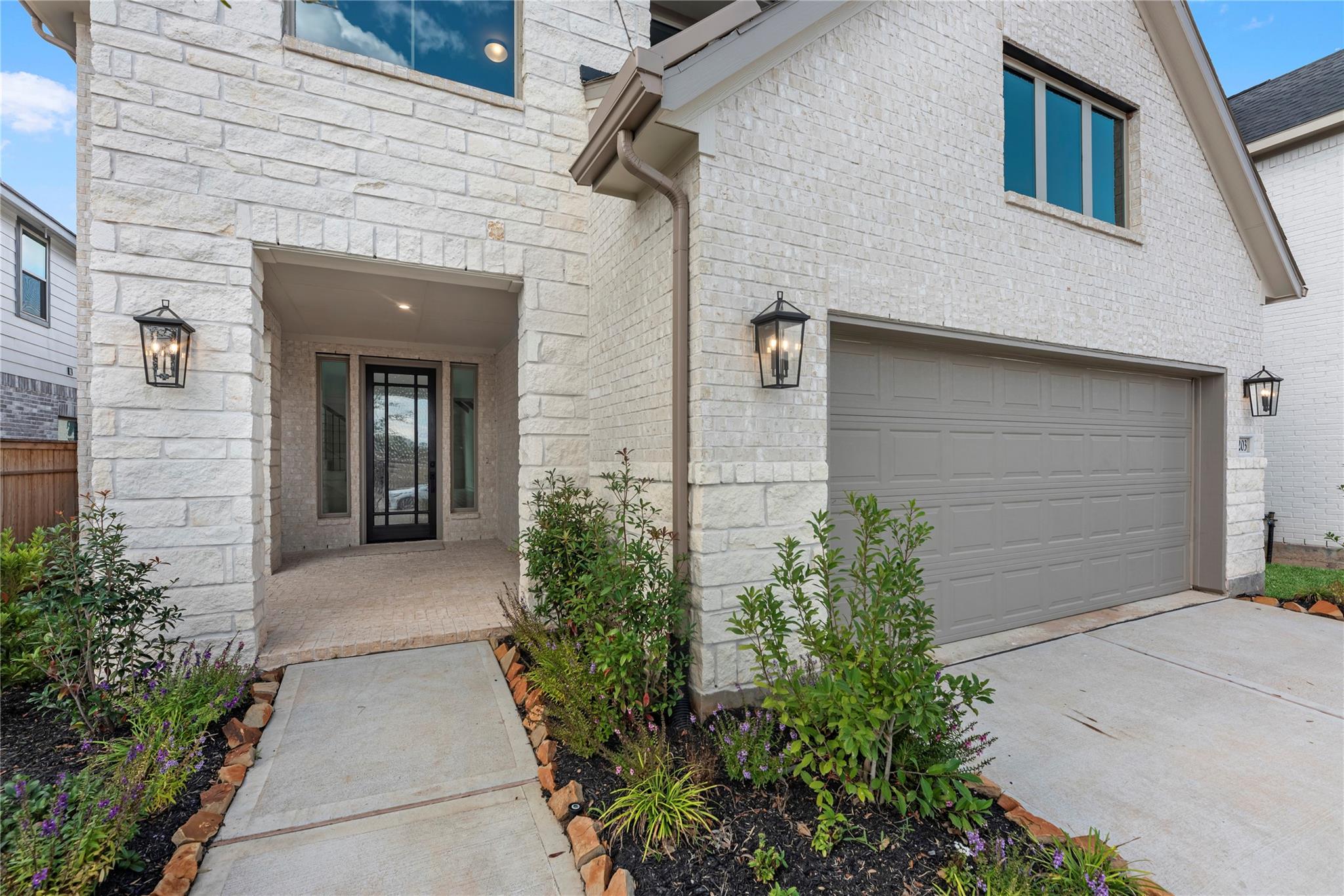 1203 Luna Drive