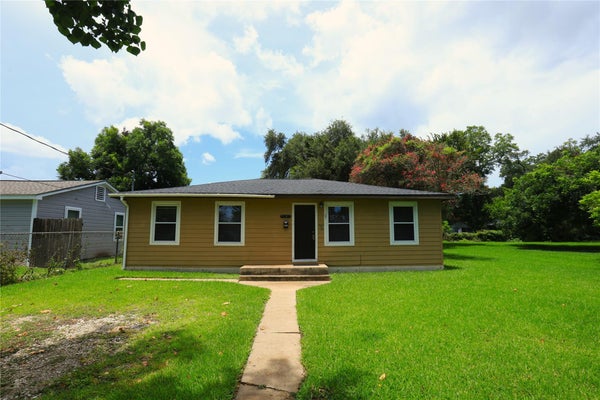 520 MCKEE ST, CLUTE, TX 77531 - Image b331692d56d01ded1d1526ac2bdbf2a2/3077662308