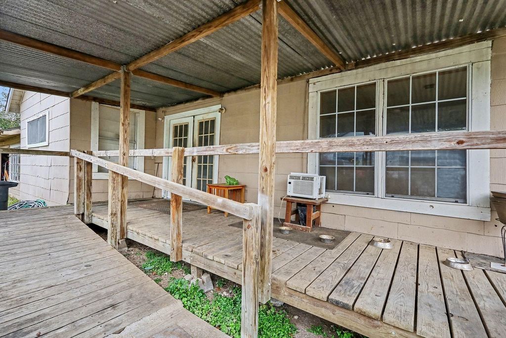 Photo of 1012 Clear Lake Road, Highlands, TX 77562 (MLS # 26198913)