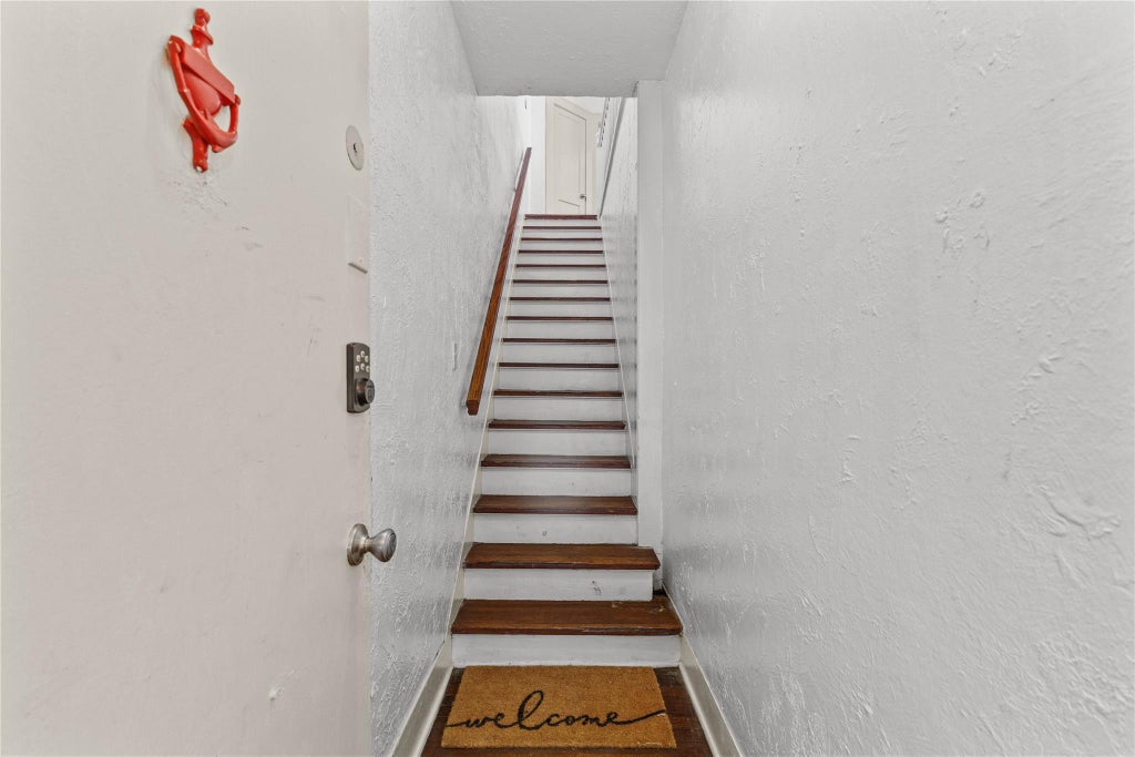 Photo of 2511 Whitney ST #B, Houston, TX 77006 (MLS # 97146695)