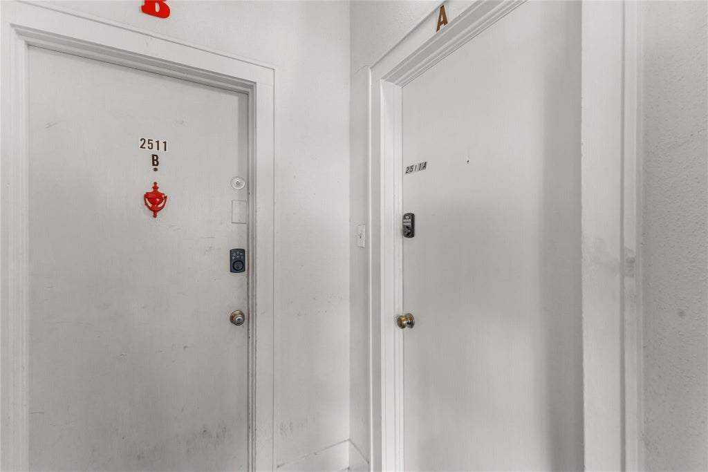 Photo of 2511 Whitney ST #B, Houston, TX 77006 (MLS # 97146695)