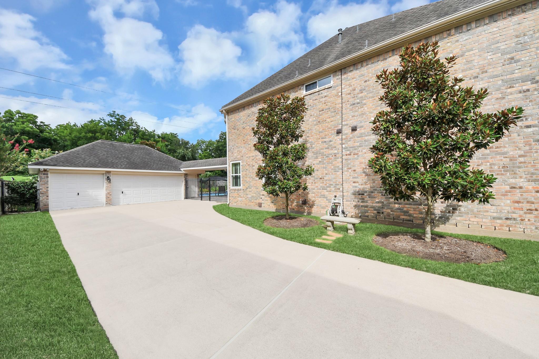 16 Twin Valley Drive