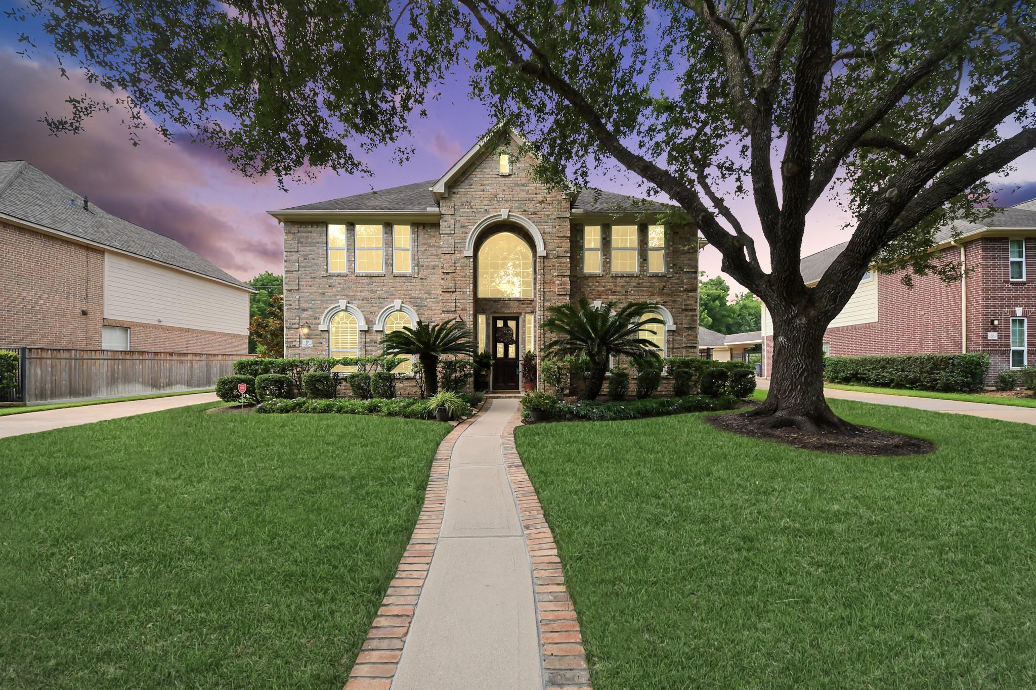 16 Twin Valley Drive