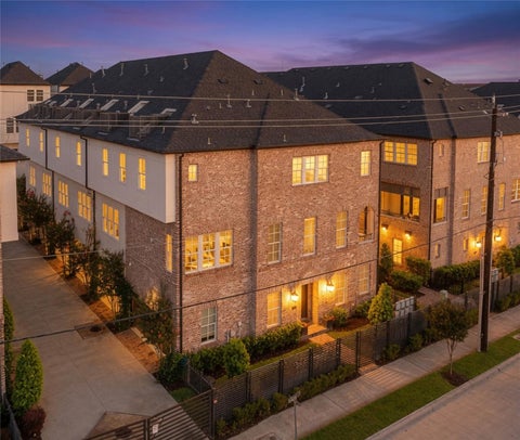 Photo of 2705 Maxroy Street, Houston, TX 77007 (MLS # 68964181)