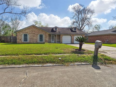 Homes For Sale - 103 Ironwood Street<br/> Lake Jackson, TX 77566