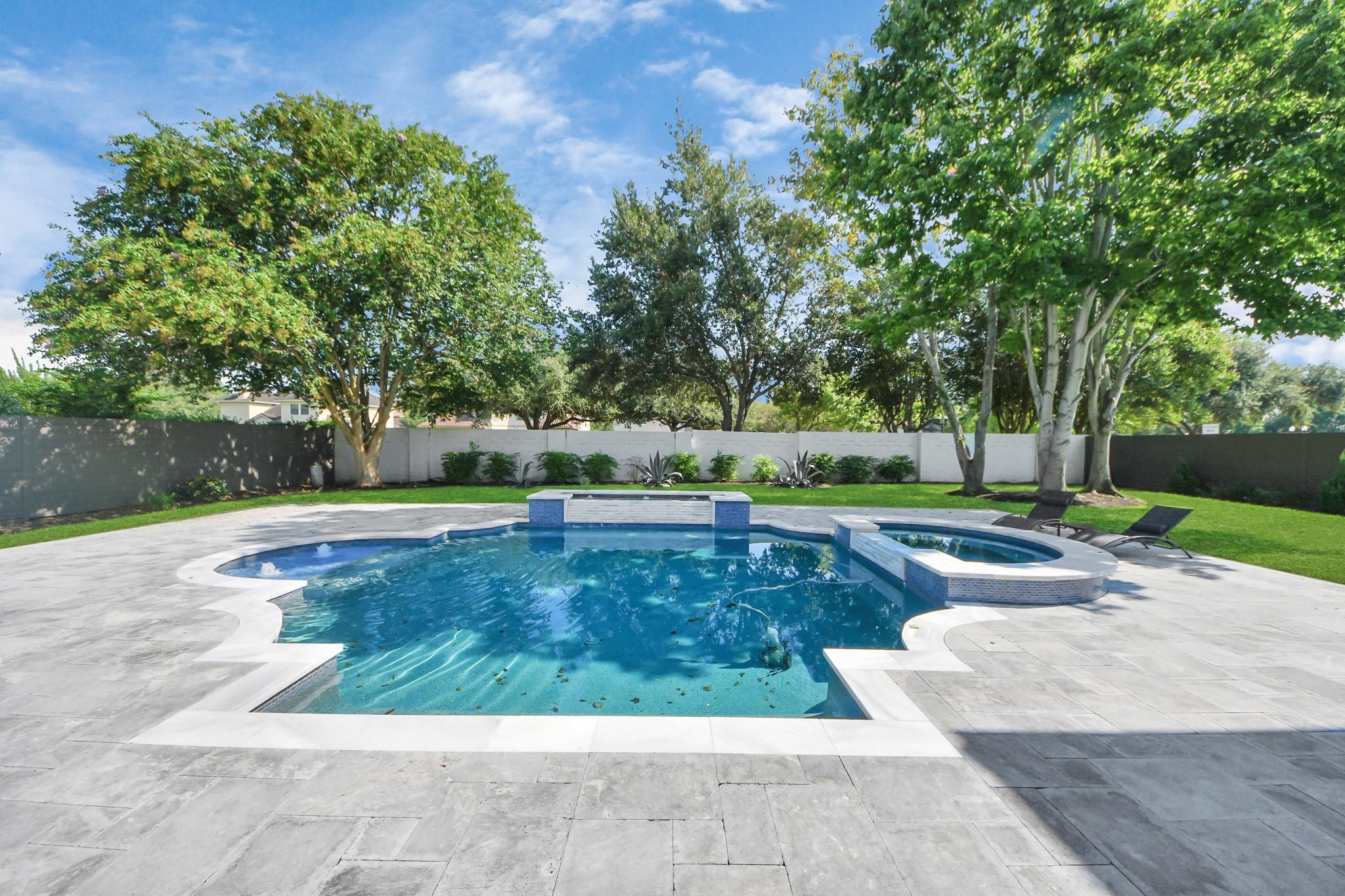 6415 Ivy Falls