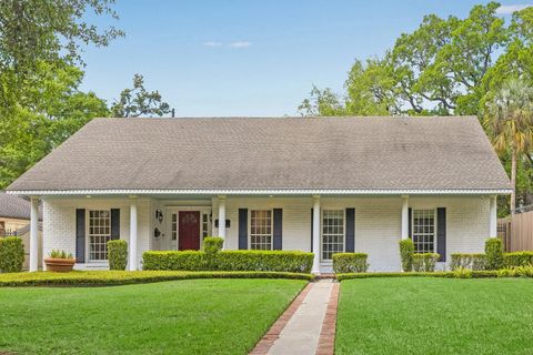 Photo of 5210 Meadow Lake Lane, Houston, TX 77056 (MLS # 50846418)