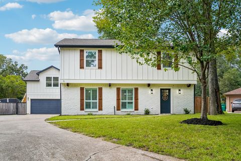 Photo of 6 Rockingham Place Pl, Conroe, TX 77304 (MLS # 84798687)