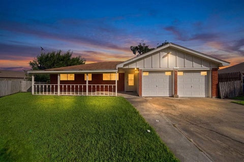 Homes For Sale - 2324 14th Avenue<br/> Galveston County, Texas City, TX 77590
