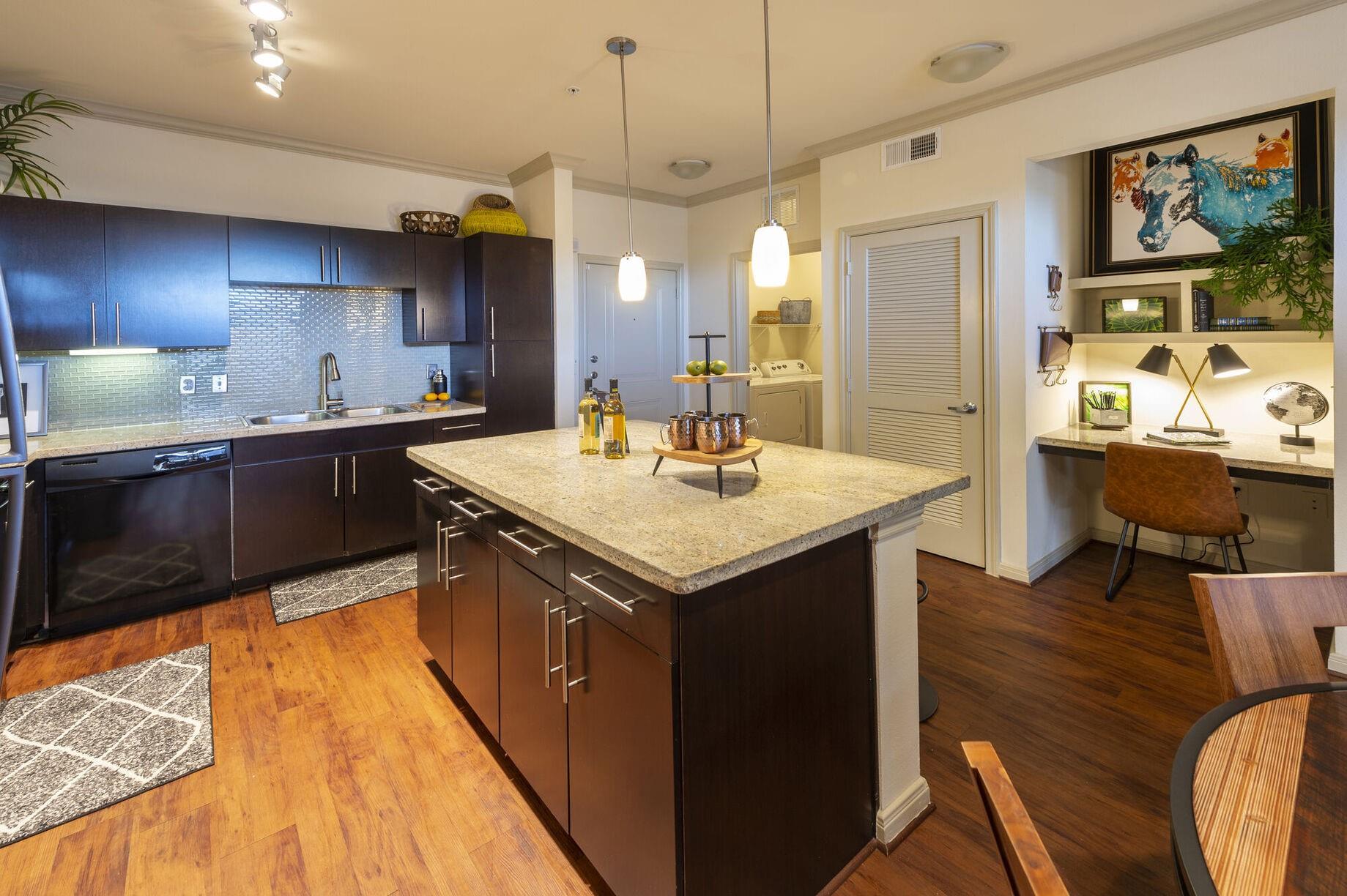 8877 Lakes At 610 Drive 474