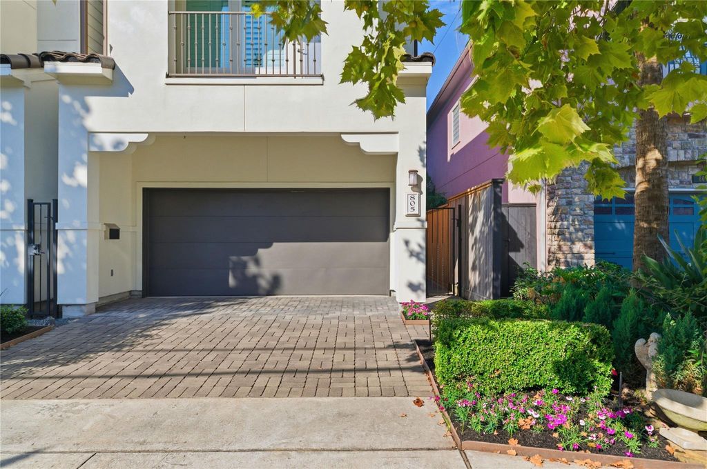 Photo of 805 Birdsall Street, Houston, TX 77007 (MLS # 92167360)