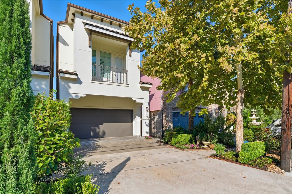 Photo of 805 Birdsall Street, Houston, TX 77007 (MLS # 92167360)