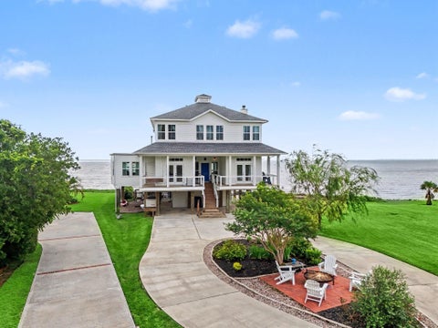 Homes For Sale - 4522 Tharp Drive<br/> Harris County, Seabrook, TX 77586