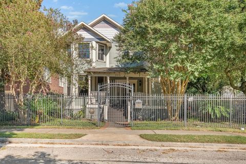 Photo of 2015 Crocker Street, Houston, TX 77006 (MLS # 85593906)
