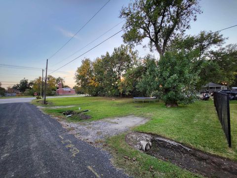 Photo of 405 Crockett Street, Texas City, TX 77591 (MLS # 43066530)