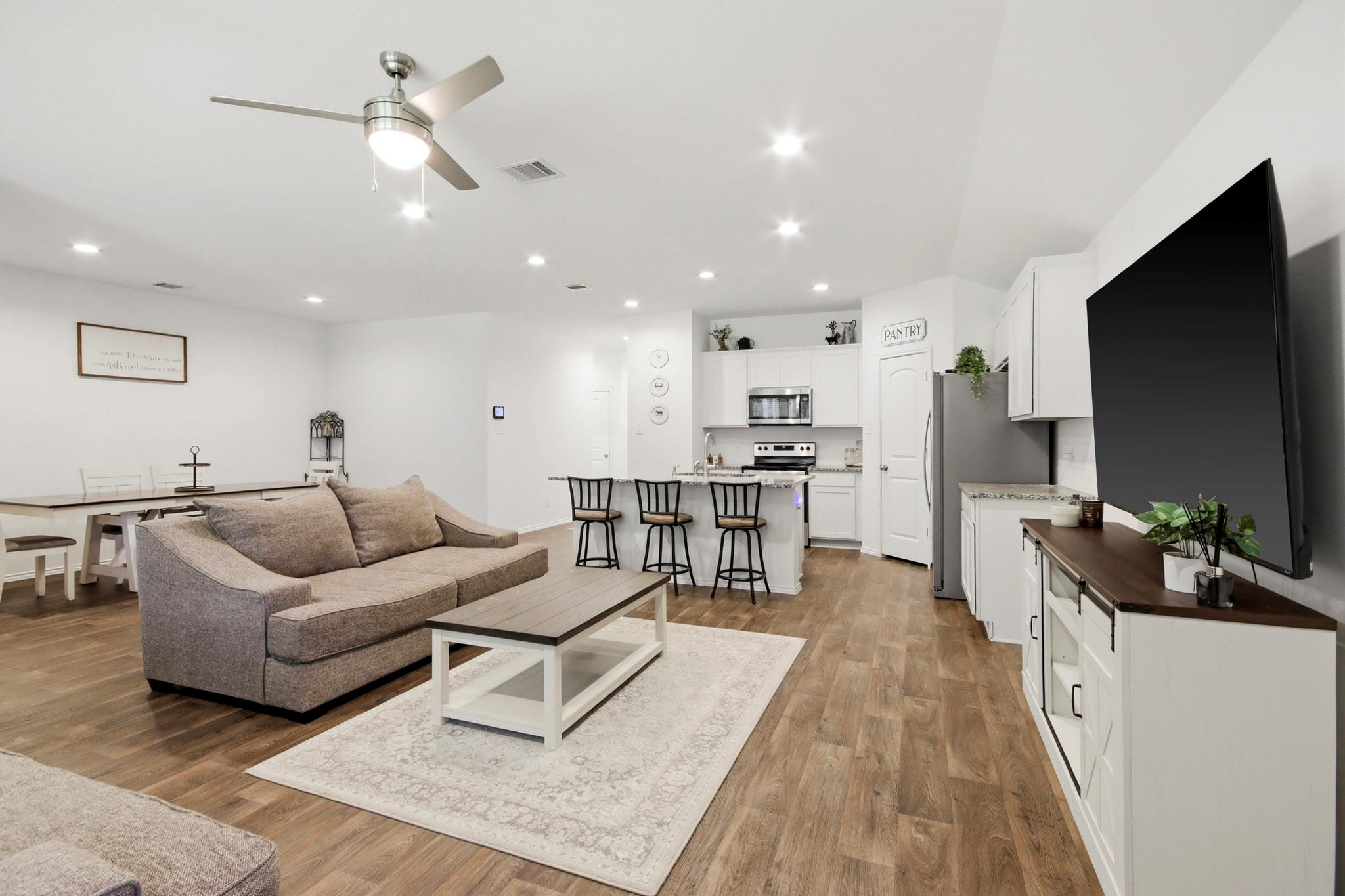 903 Forest View