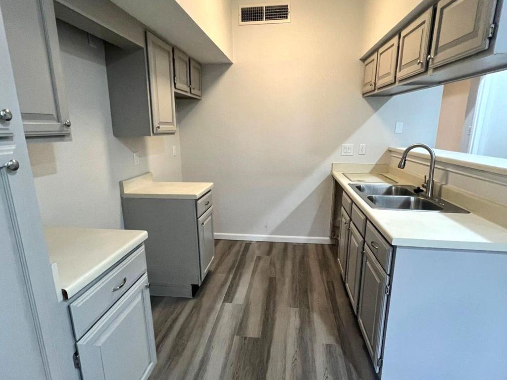 Photo of 10855 Meadowglen Lane #903, Houston, TX 77042 (MLS # 12885999)