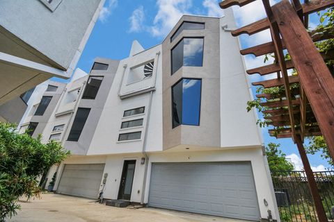 Townhouse For Rent - 4608 Nett Street #D<br/> Houston, TX 77007