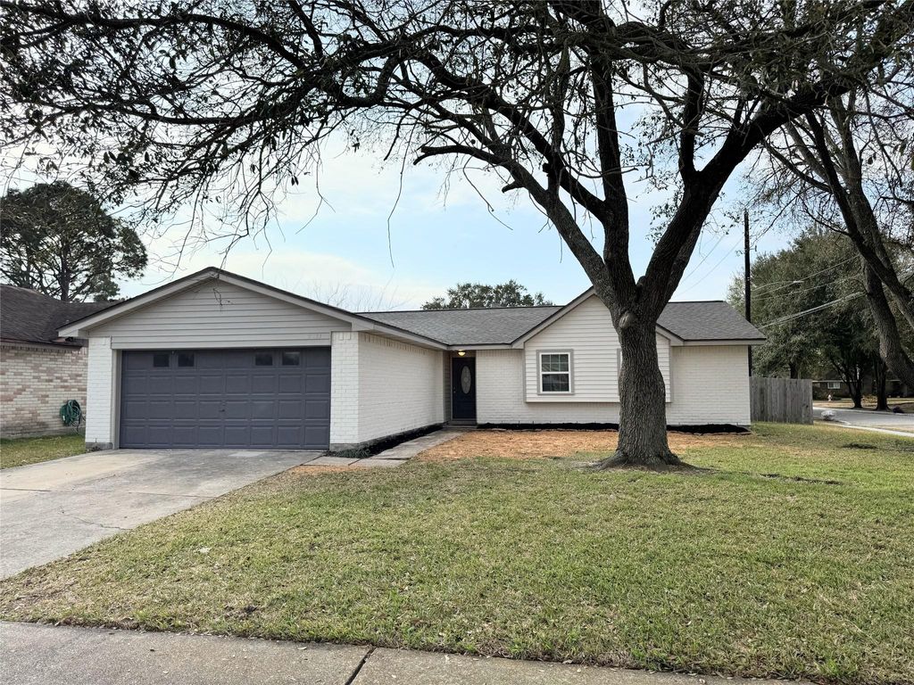 Photo of 5033 Valley View Drive, La Porte, TX 77571 (MLS # 97783873)