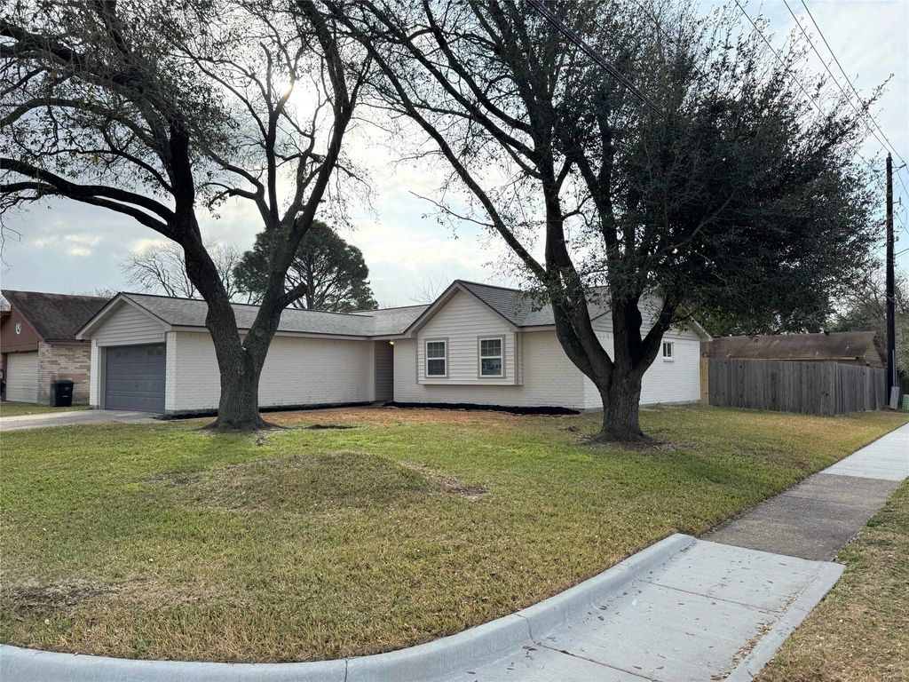 Photo of 5033 Valley View Drive, La Porte, TX 77571 (MLS # 97783873)