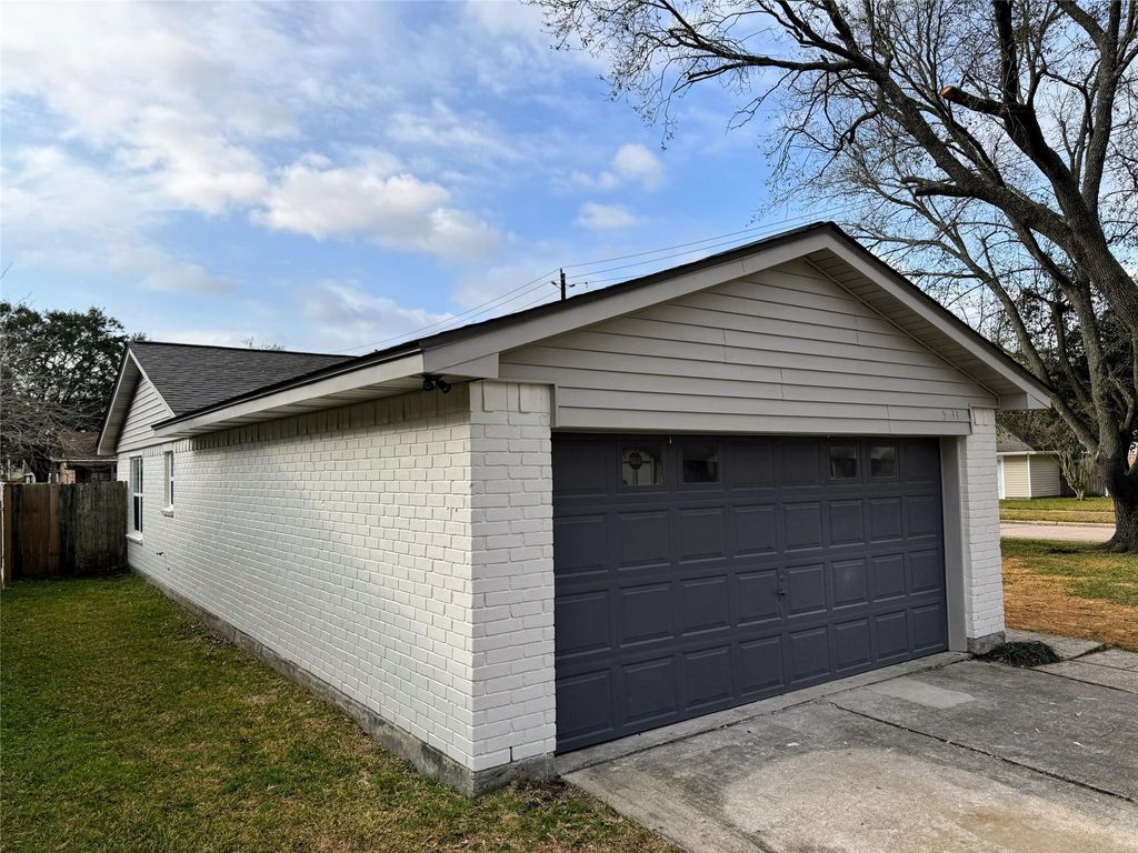 Photo of 5033 Valley View Drive, La Porte, TX 77571 (MLS # 97783873)
