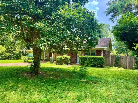 Photo of 803 Pear Street, Woodville, TX 75979 (MLS # 44195895)
