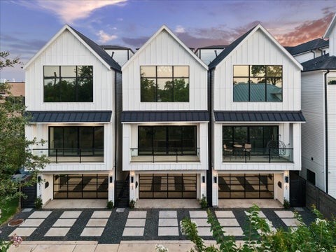 Photo of 209 W 10th 1/2 Street, Houston, TX 77008 (MLS # 84106200)