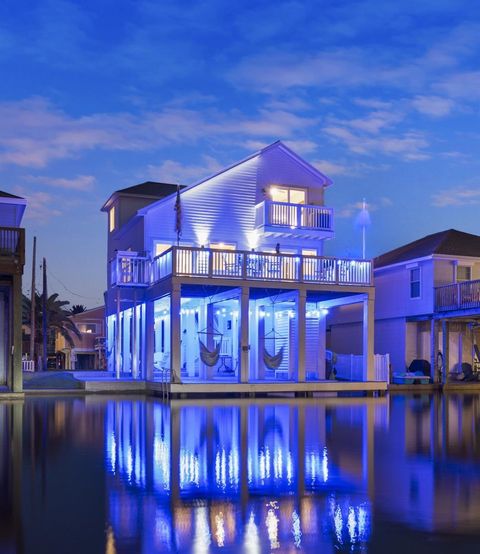 Photo of 16710 Tahiti Way, Jamaica Beach, TX 77554 (MLS # 50943315)