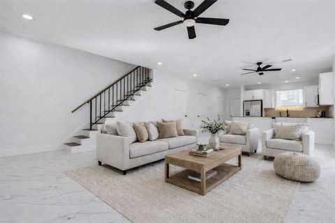 5912 Mayle Street A/B Houston TX 77016