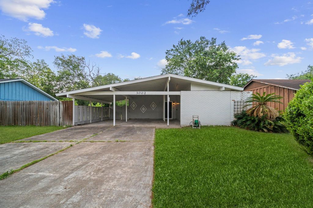 Photo of 3002 Newcastle Drive, Baytown, TX 77521 (MLS # 34029189)