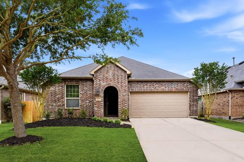 Homes For Sale - 8206 Summer Lake Pass Lane<br/> Rosenberg, TX 77469