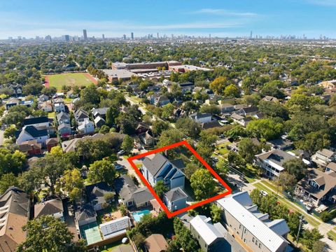 Tiny photo for 607 E 15th Street, Houston, TX 77008 (MLS # 87886258)