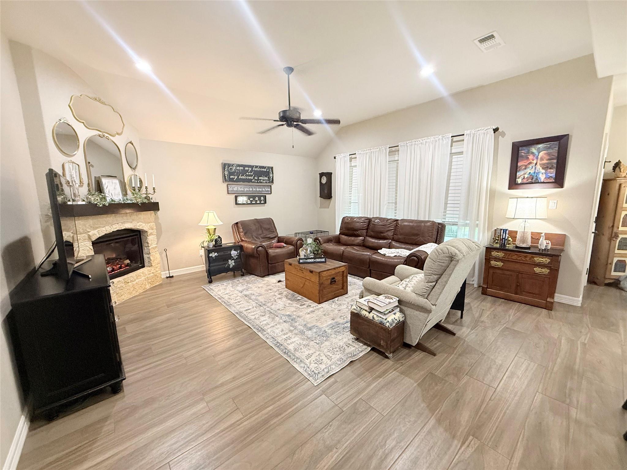 429 Twin Lakes Boulevard W