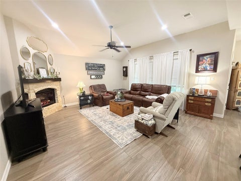 Homes For Sale - 429 Twin Lakes Boulevard<br/> West Columbia, TX 77486