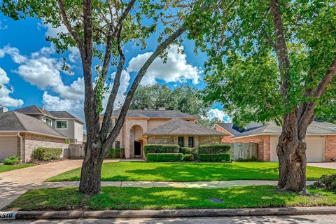 Photo of 3510 Greenwood Dr Drive, Sugar Land, TX 77478 (MLS # 43591375)