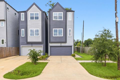 Photo of 1404 Mansfield Street, Houston, TX 77091 (MLS # 65512013)