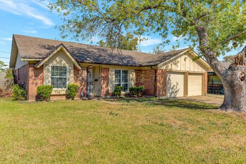 Photo of 5139 Bungalow Lane, Houston, TX 77048 (MLS # 65037705)