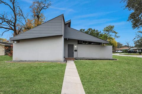 Photo of 2626 Knotty Oaks Trail, Houston, TX 77045 (MLS # 80246518)