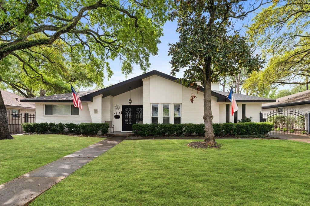 Photo of 5511 Queensloch Drive, Houston, TX 77096 (MLS # 74747858)
