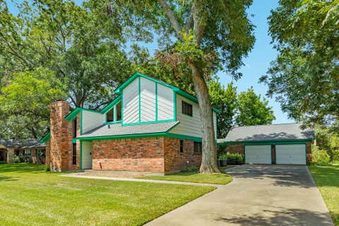 Photo of 204 Sleepy Hollow Drive, Lake Jackson, TX 77566 (MLS # 3113641)