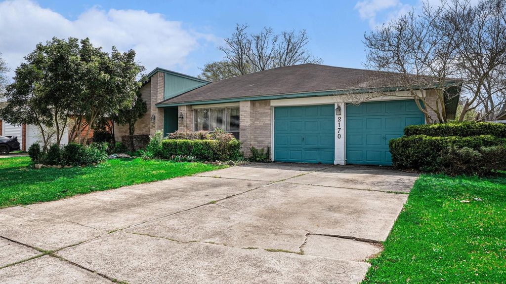 Photo of 2170 Pilgrims Point Drive, Friendswood, TX 77546 (MLS # 47198297)